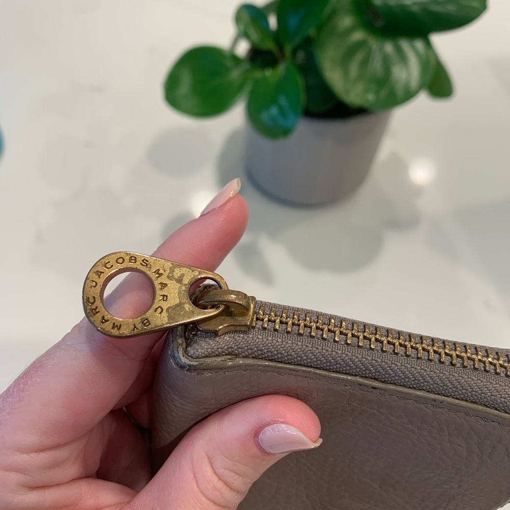 Marc Jacobs Zipper Wallet - Picture 3 of 11
